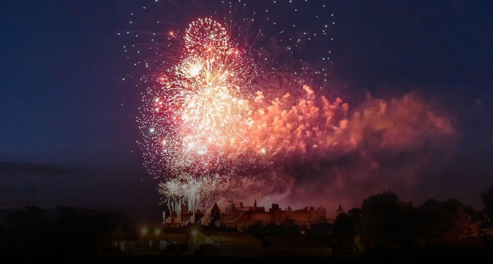 14 juillet, embrasement de la cité, ou voir le feu d'artifices à Carcassonne, spot feu d'artifice, point de vue sur la cité