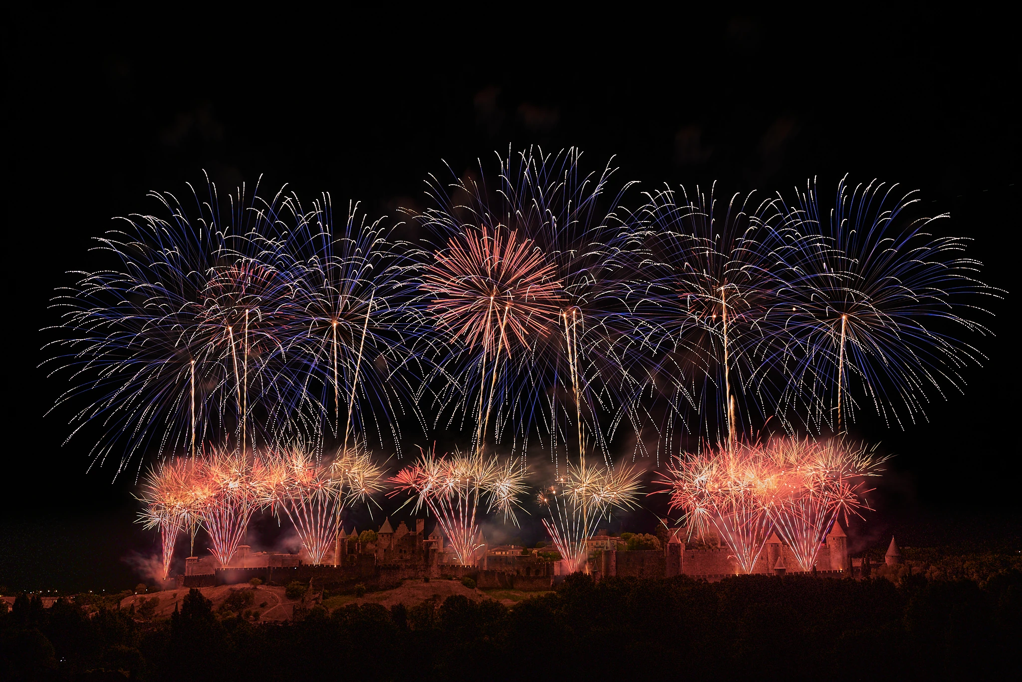 14 juillet, embrasement de la cité, ou voir le feu d'artifices à Carcassonne, spot feu d'artifice, point de vue sur la cité